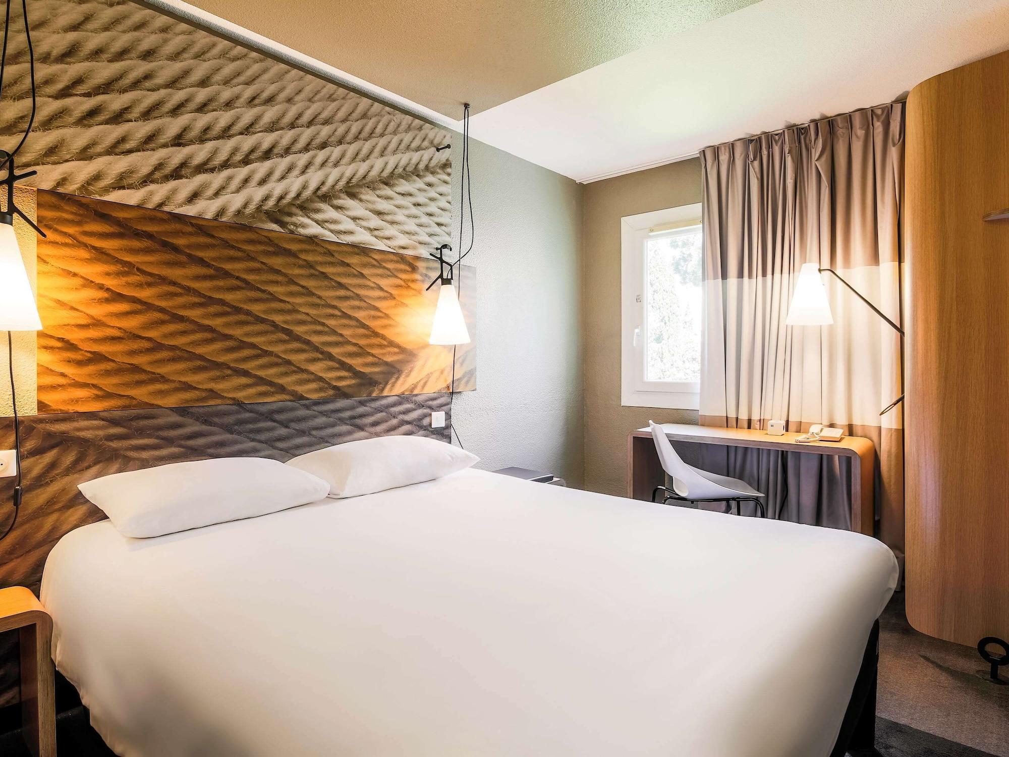 Отель Ibis Carcassonne Est La Cite Экстерьер фото