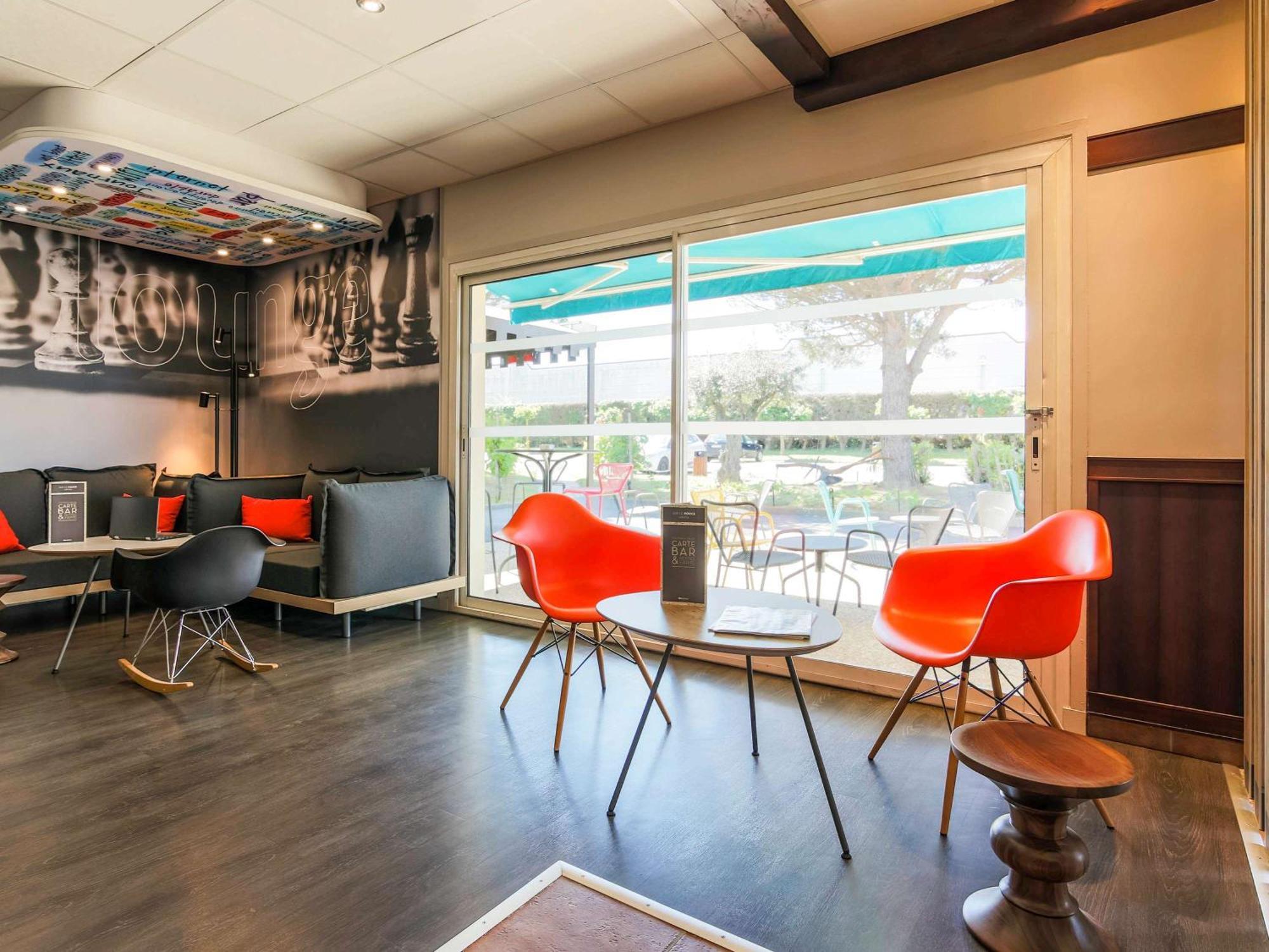 Отель Ibis Carcassonne Est La Cite Экстерьер фото