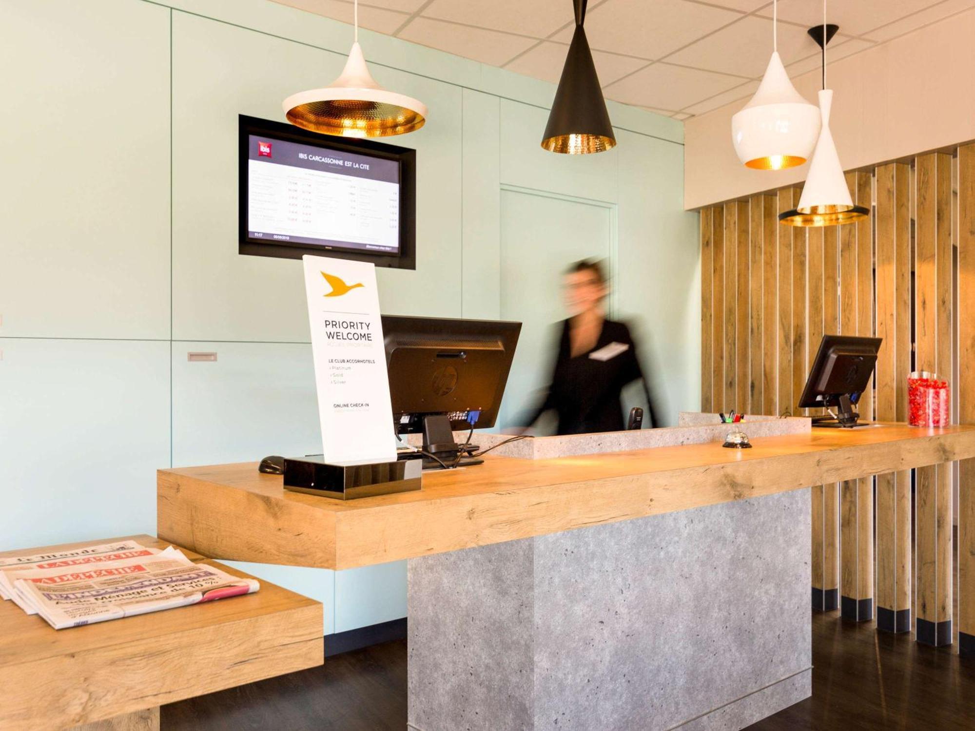 Отель Ibis Carcassonne Est La Cite Экстерьер фото