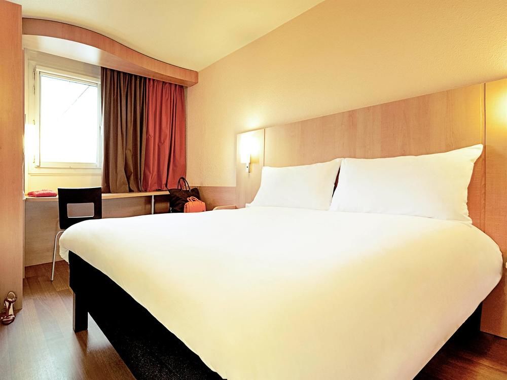 Отель Ibis Carcassonne Est La Cite Экстерьер фото